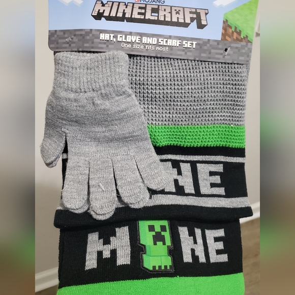 Minecraft Boys Winter Hat Gloves Scarf Set Black Gray Green Ages 4-12 New - Picture 1 of 5